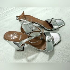 SAM & LIBBY Shiny Silver Block Heel Sandals Pre-Owned Size 7